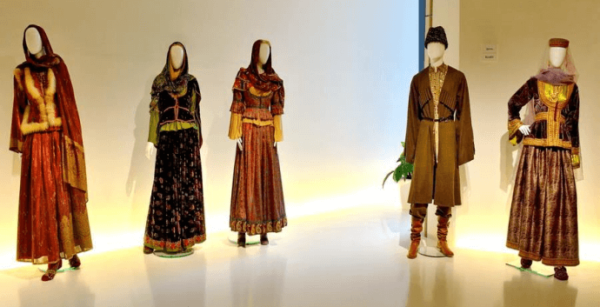 Şekil 25 : Azerbaycan Yöresel Kıyafetleri